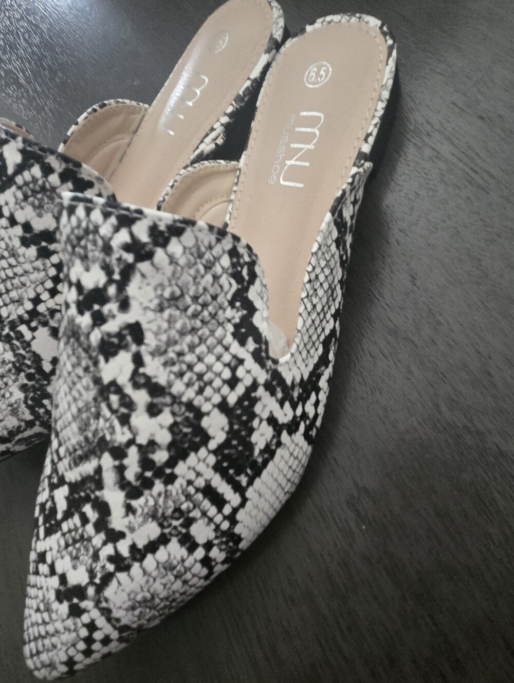 MUSSHOE Snakeskin Pointed Toe Mule Flats Black White Size 6.5 Like New - Picture 4 of 11